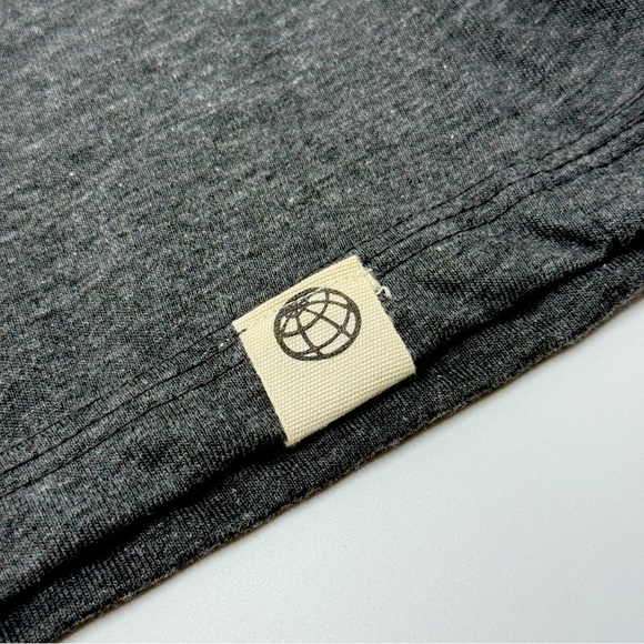 Free Planet Men’s Charcoal Gray Pocket Tee Large NWT Cotton blend - Picture 9 of 10